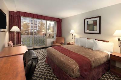 تراولوژ نانایمو