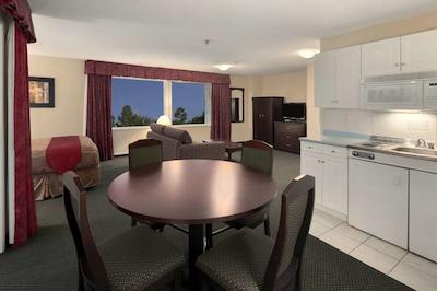 تراولوژ نانایمو