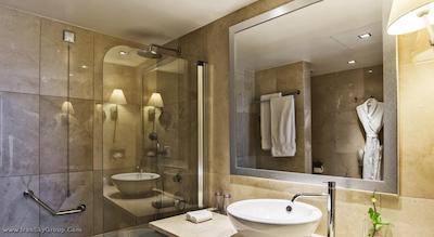 کرون پلازا پورتو