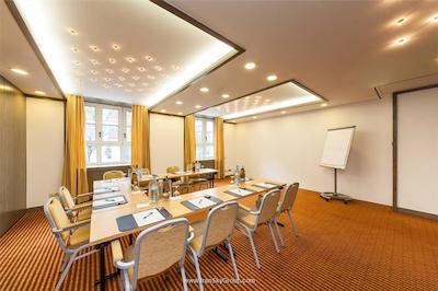 نووم هتل آفنباخ هف