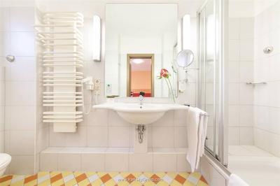 نووم هتل آفنباخ هف