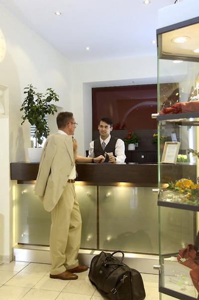 نووم هتل آفنباخ هف