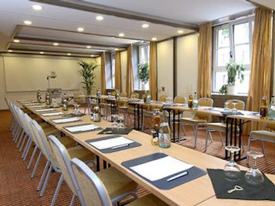 نووم هتل آفنباخ هف