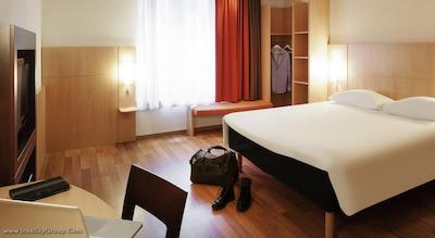 آیبیس بروکسل سنتر گار میدی