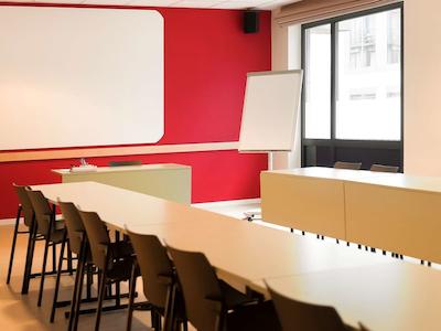 آیبیس بروکسل سنتر گار میدی