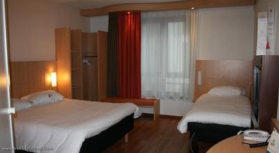 آیبیس بروکسل سنتر گار میدی