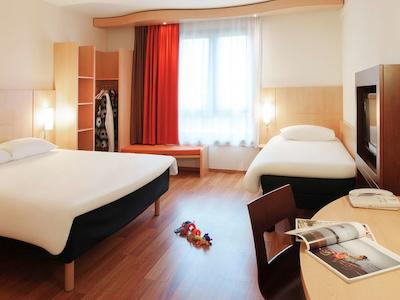 آیبیس بروکسل سنتر گار میدی