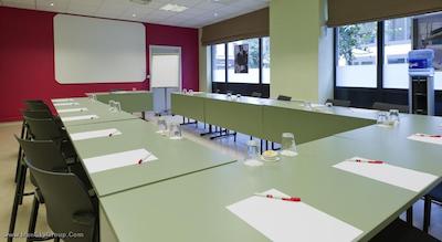 آیبیس بروکسل سنتر گار میدی