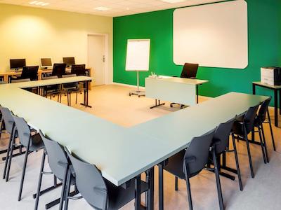 آیبیس بروکسل سنتر گار میدی