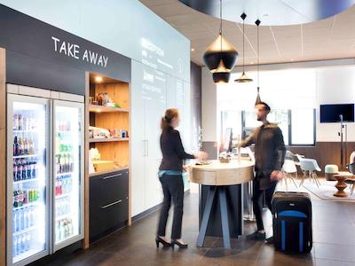 آیبیس بروکسل سنتر گار میدی