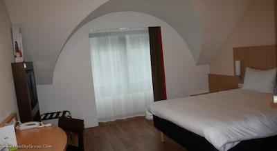 آیبیس بروکسل سنتر گار میدی