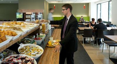 آیبیس بروکسل سنتر گار میدی