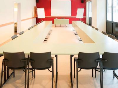 آیبیس بروکسل سنتر گار میدی