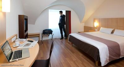 آیبیس بروکسل سنتر گار میدی