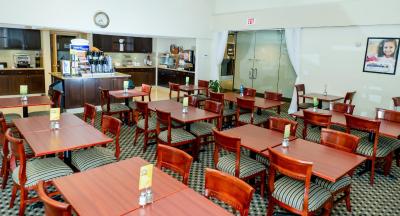 هالیدی این اکسپرس اند سوئیتس ساری