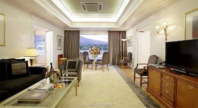 تئوکسنیا پالاس هتل