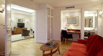 تئوکسنیا پالاس هتل