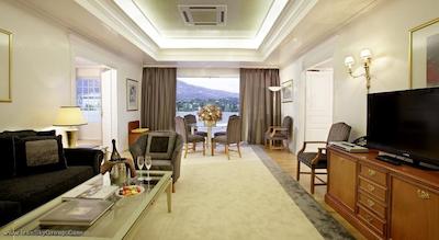 تئوکسنیا پالاس هتل