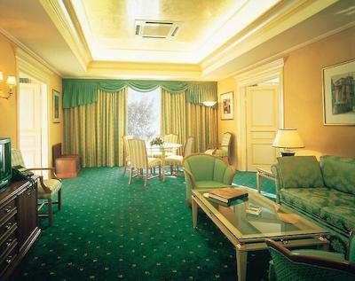 تئوکسنیا پالاس هتل