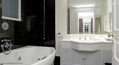 تئوکسنیا پالاس هتل