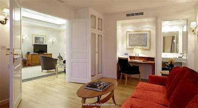 تئوکسنیا پالاس هتل