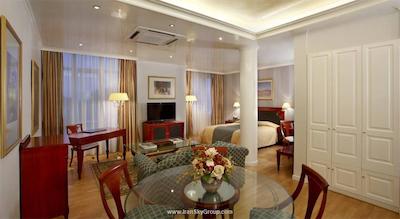 تئوکسنیا پالاس هتل