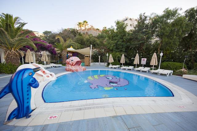 سالماکیس ریزورت اند اسپا