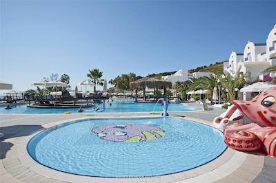 سالماکیس ریزورت اند اسپا