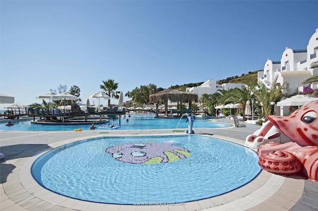 سالماکیس ریزورت اند اسپا