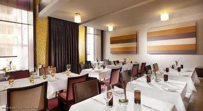 شرایتون پراگ چارلز اسکوئر