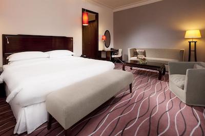 شرایتون پراگ چارلز اسکوئر