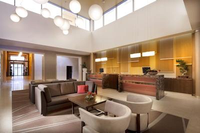 شرایتون پراگ چارلز اسکوئر