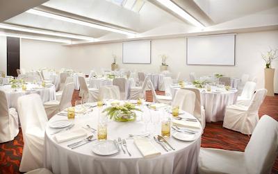 شرایتون پراگ چارلز اسکوئر