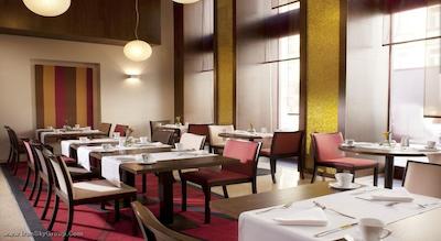 شرایتون پراگ چارلز اسکوئر