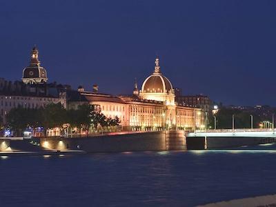 سوفیتل لیون بلکور