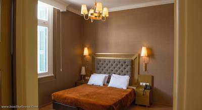 دلفی‌ آرت هتل