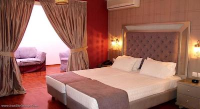 دلفی‌ آرت هتل