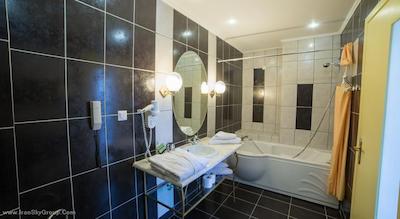 دلفی‌ آرت هتل