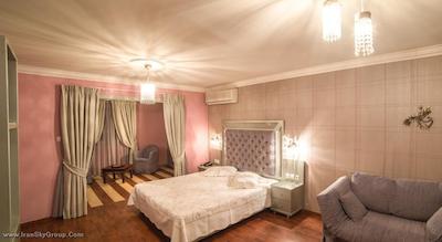 دلفی‌ آرت هتل