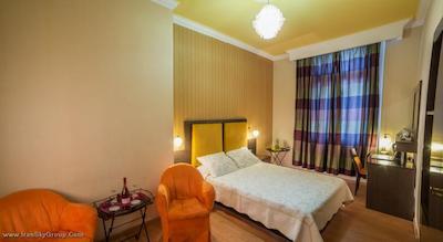 دلفی‌ آرت هتل