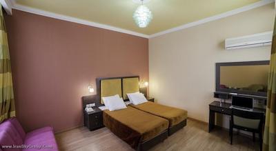 دلفی‌ آرت هتل