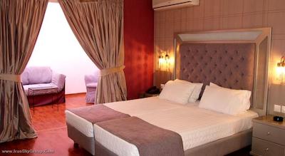 دلفی‌ آرت هتل