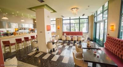 دلفی‌ آرت هتل