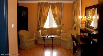 دلفی‌ آرت هتل