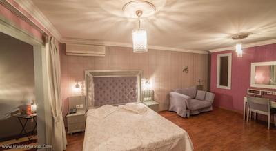 دلفی‌ آرت هتل