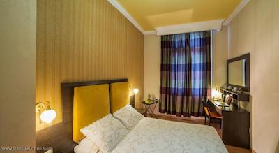 دلفی‌ آرت هتل