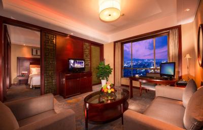 رامادا پلازا ایوو