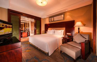 رامادا پلازا ایوو