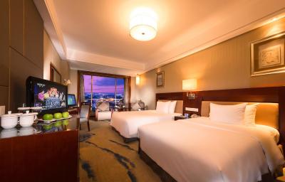 رامادا پلازا ایوو