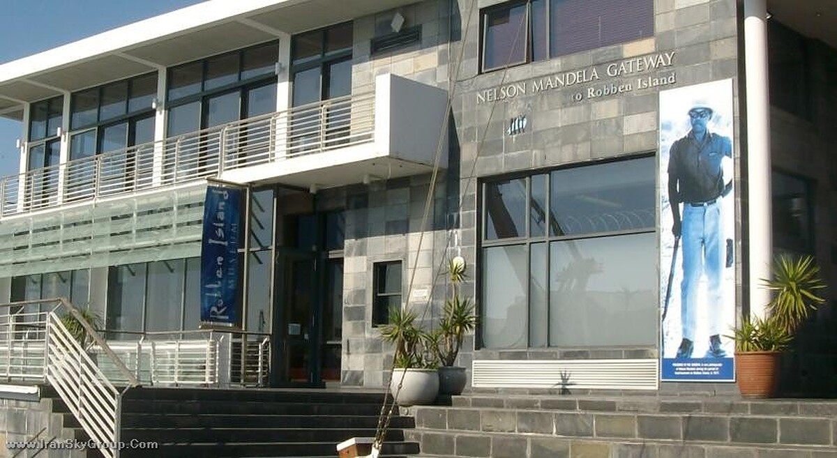 د تیبل بی